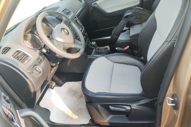 Skoda Yeti 2015 immagine di auto #19