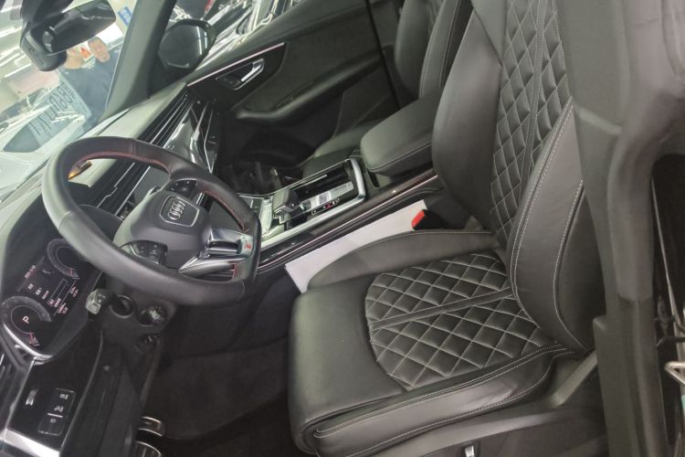 Audi Q8 2020 car image #19