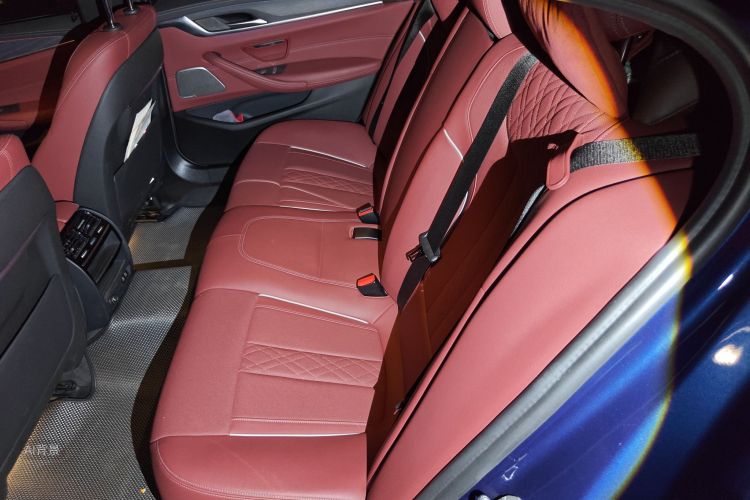 BMW 5 Series New Energy 2020 #19 BMW 5 Series New Energy 2020 car image #19