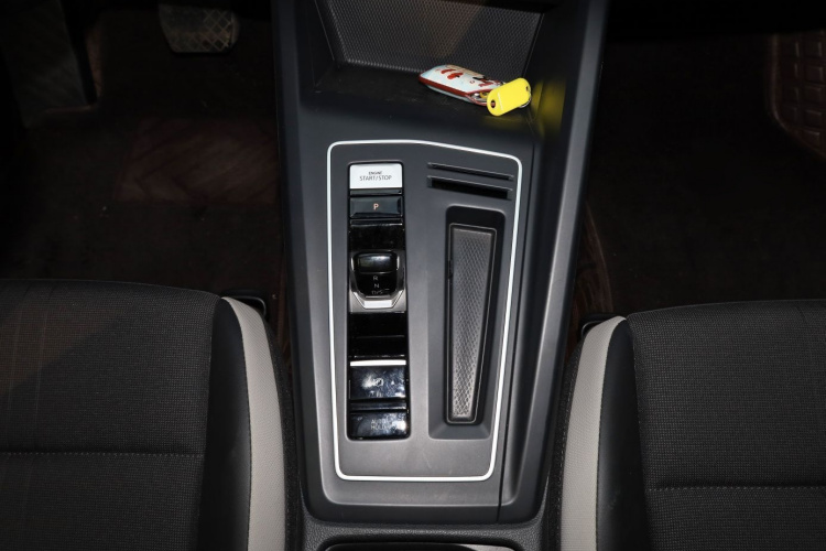 Volkswagen Golf 2023 car image #19