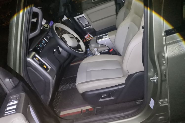 2025 car image #19