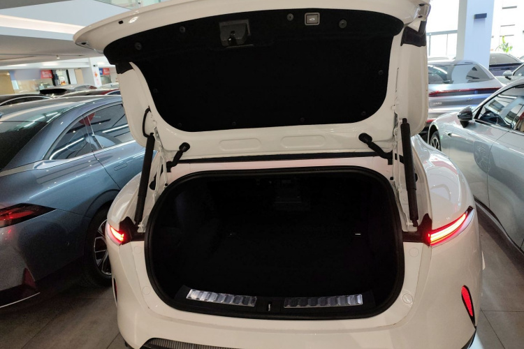 Avatr 11 2024 car image #19