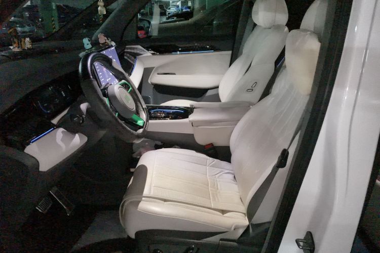 极氪 极氪009 2023 汽车图片 #19