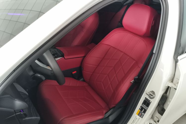 BMW i5 2024 car image #19