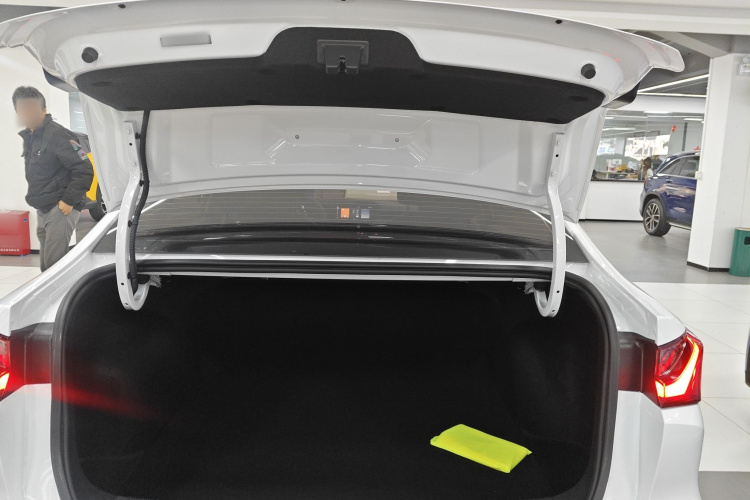 Roewe i5 2025 #19 Roewe i5 2025 car image #19