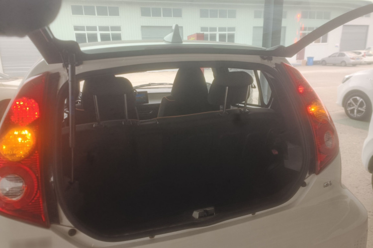 BYD e1 2021 car image #19