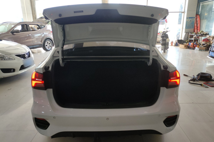 Roewe i5 2021 car image #19
