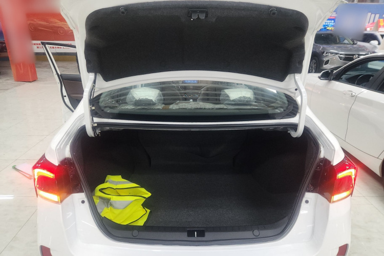 Soueast A5 Wing Dance 2023 #19 Soueast A5 Wing Dance 2023 car image #19