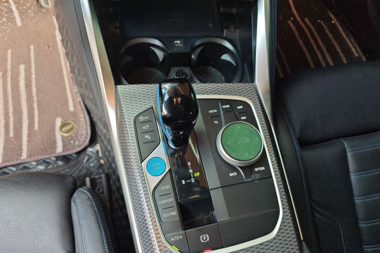 BMW i4 2023 image de voiture #19