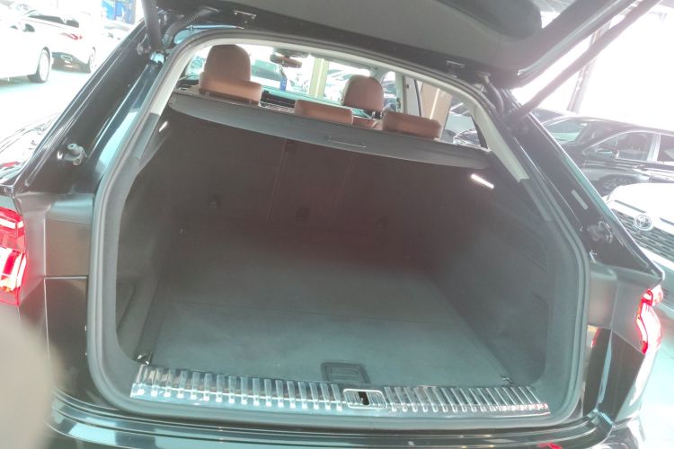 Audi Q8 2020 car image #19