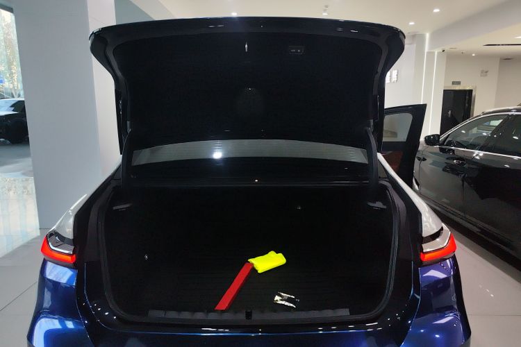 BMW i7 2025 car image #19