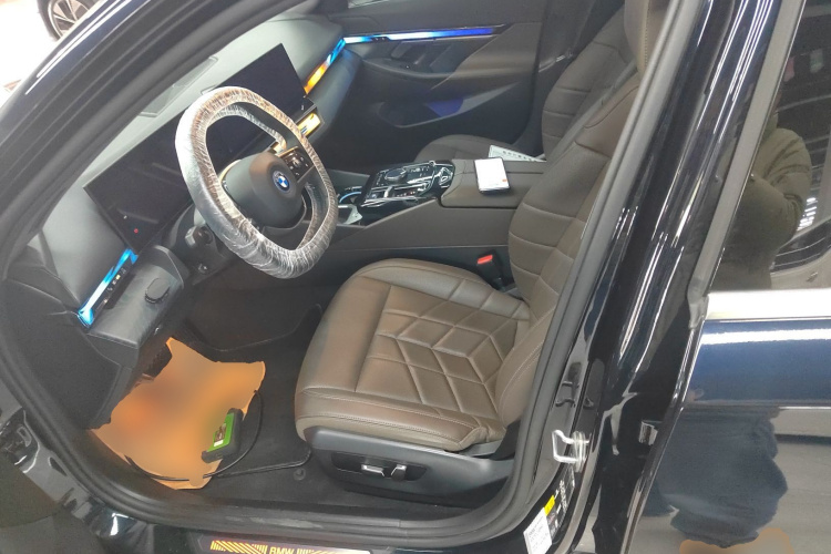BMW i5 2024 car image #19