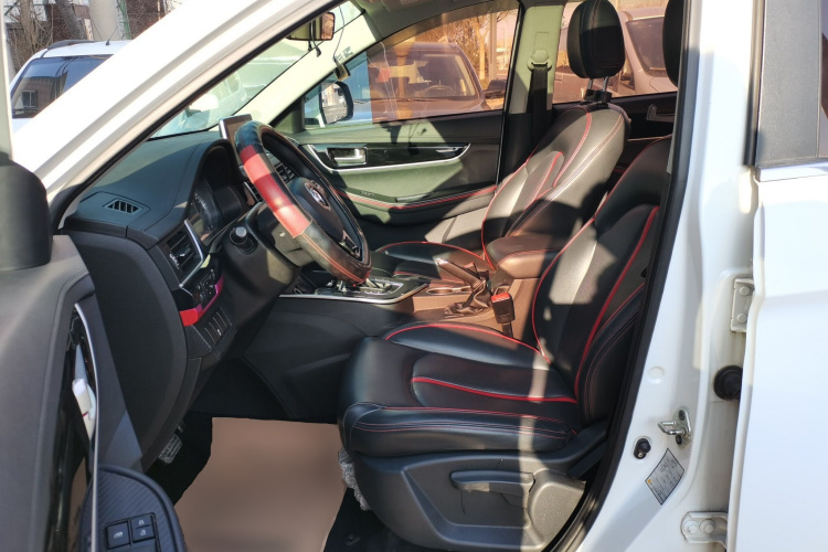 Forthing JOYEAR X5 2019 car image #19