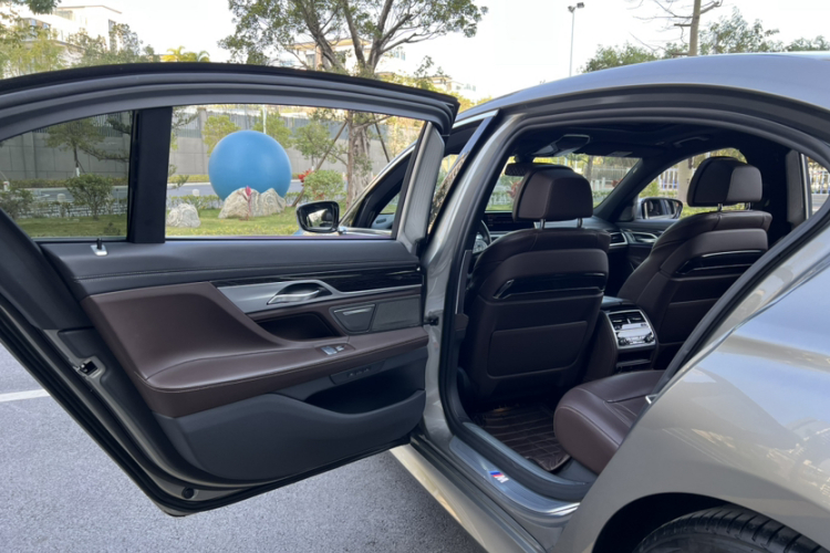 BMW 7 Series 2020 immagine di auto #19