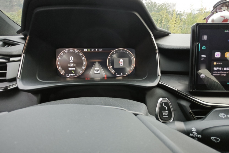 Lynk & Co 06 2023 car image #19