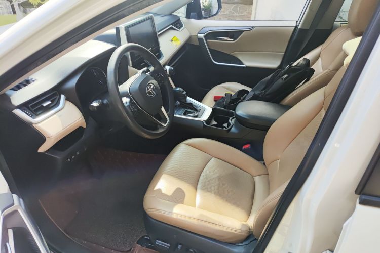 Toyota RAV4 2020 car image #19