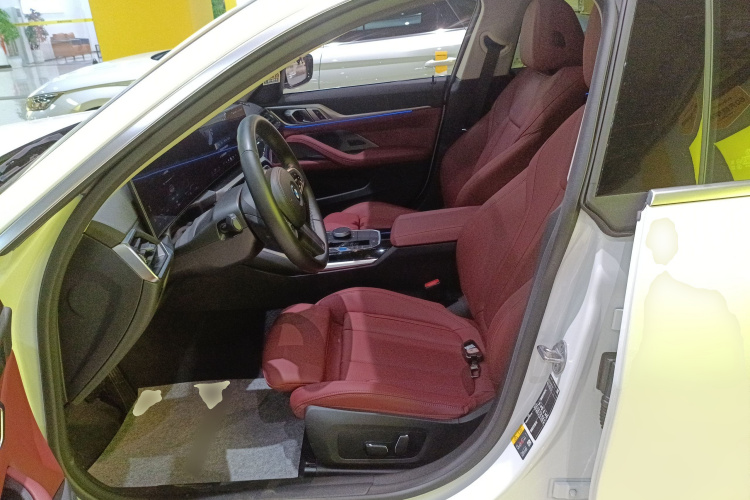 BMW i4 2025 car image #19