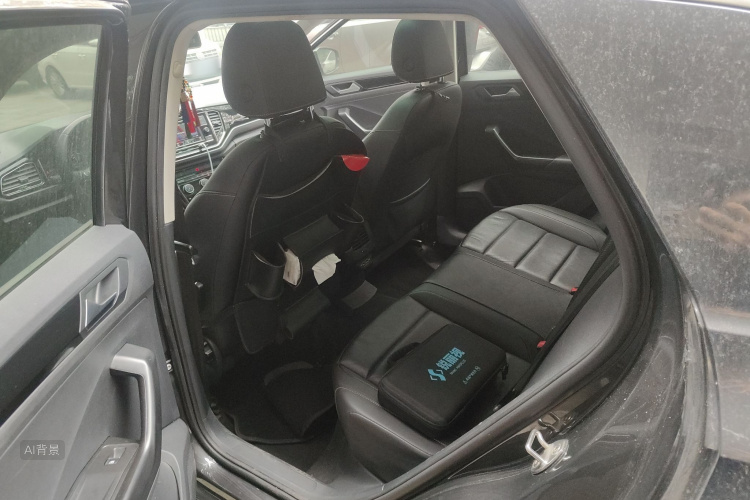 Volkswagen T-Roc 2019 car image #19