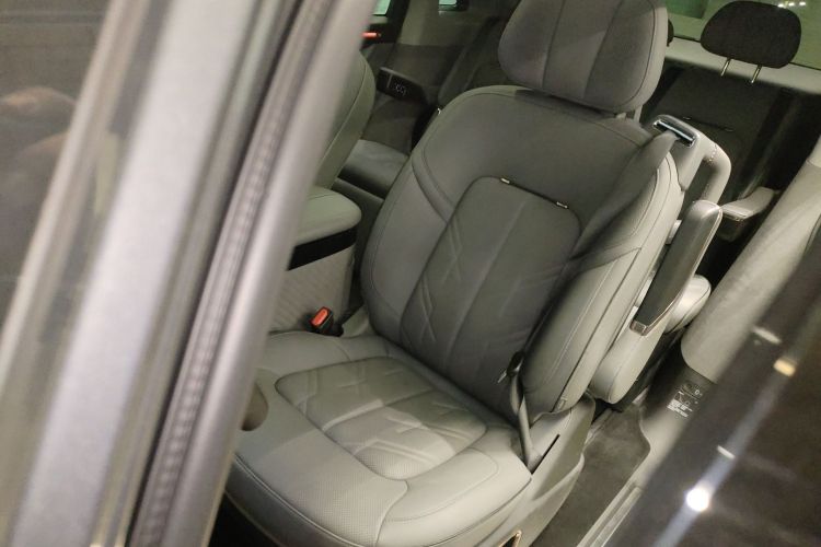 极氪 极氪MIX 2024 汽车图片 #19