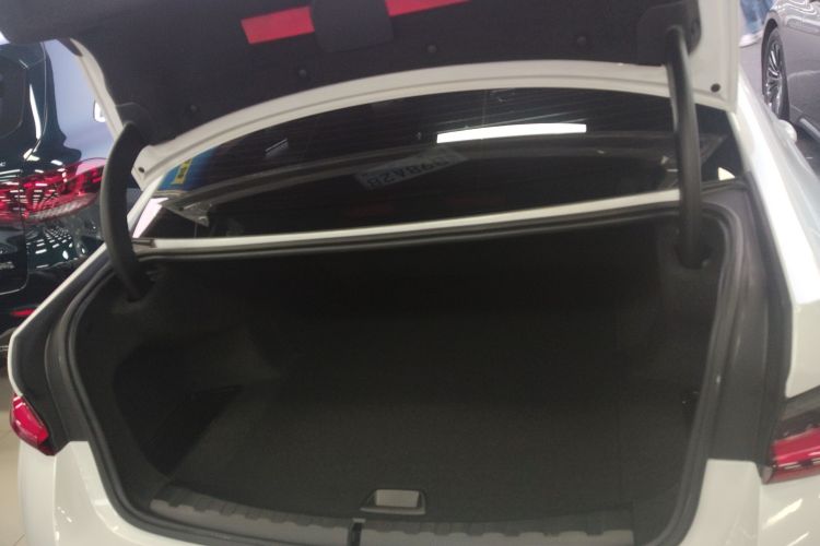 BMW i3 2023 car image #19