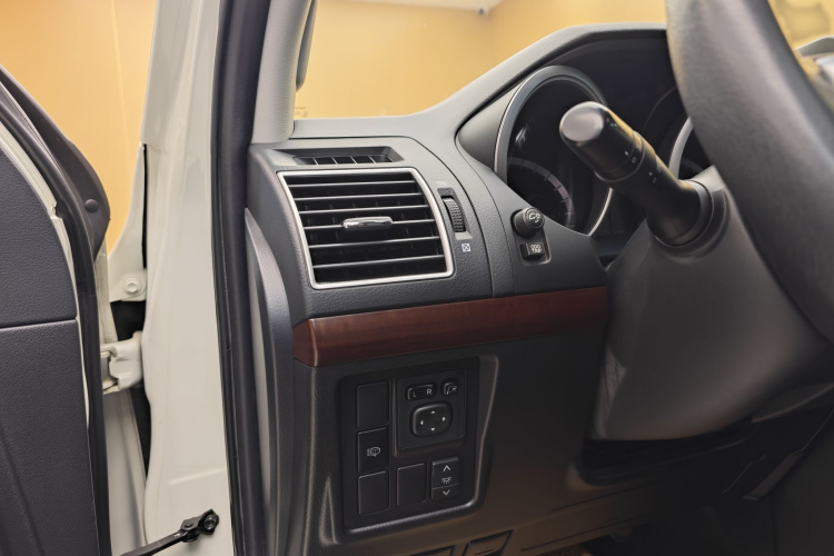 Toyota Land Cruiser Prado 2017 car image #19