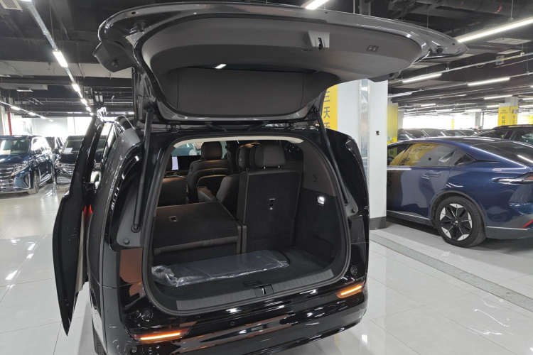 理想汽车 理想MEGA 2024 汽车图片 #19