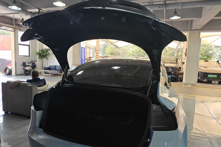2023 car image #19