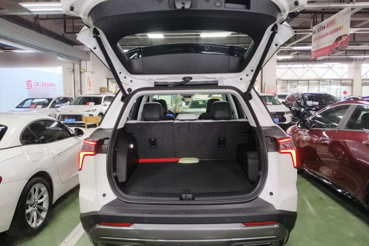 Chevrolet Equinox Plus 2025 car image #19