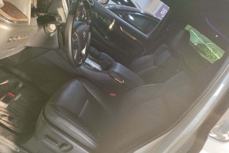 Toyota Alphard 2022 car image #19