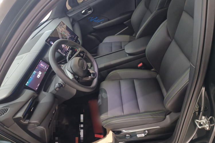 Lynk & Co 06 EM-P 2024 car image #19