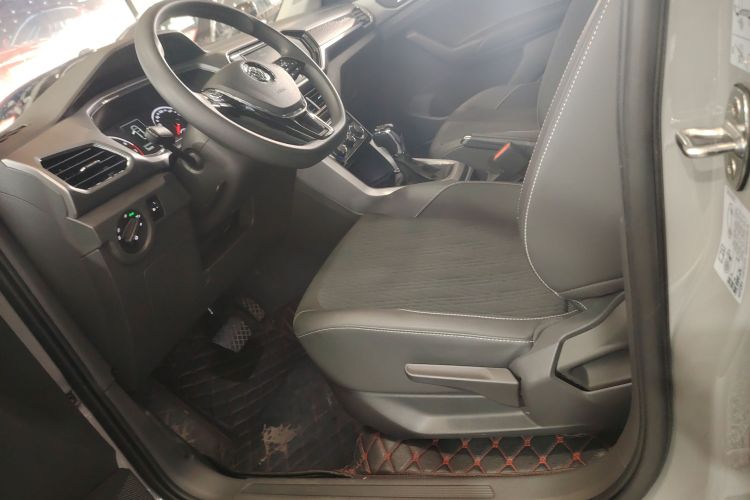 Volkswagen T-Cross 2019 car image #19