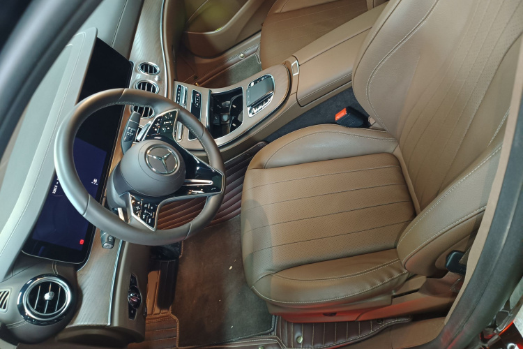 Mercedes-Benz E Class 2023 car image #19