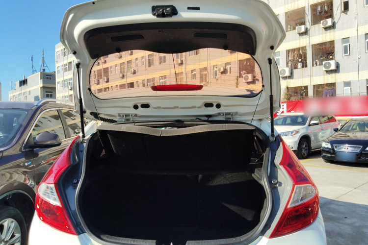 Hyundai Reina Hatchback 2015 imagem de carro #19