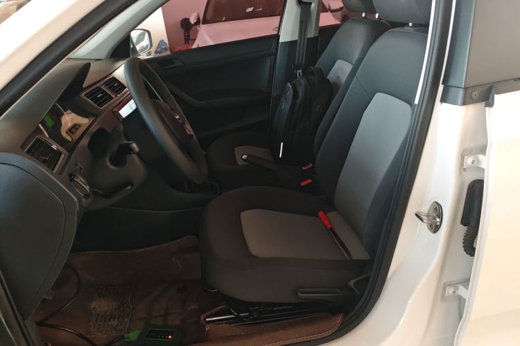 Skoda Rapid 2019 car image #19