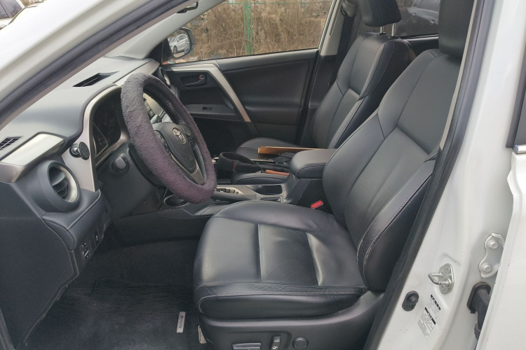 Toyota RAV4 2015 #19 Toyota RAV4 2015 car image #19