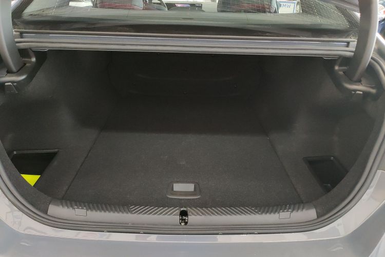 BMW i5 2025 car image #19