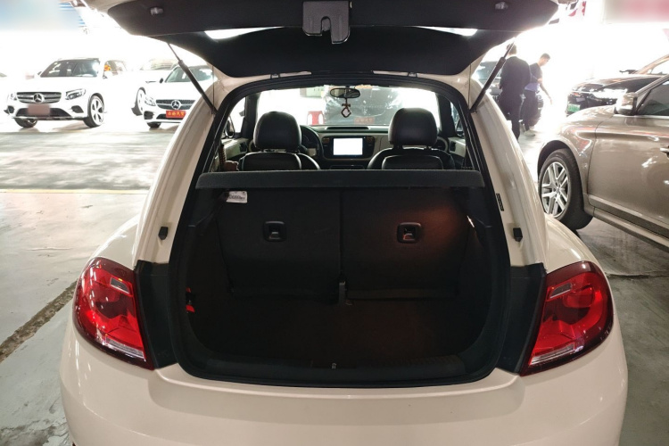 Volkswagen Beetle 2019 immagine di auto #19