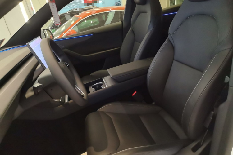 特斯拉 Model Y L 2025 汽车图片 #19