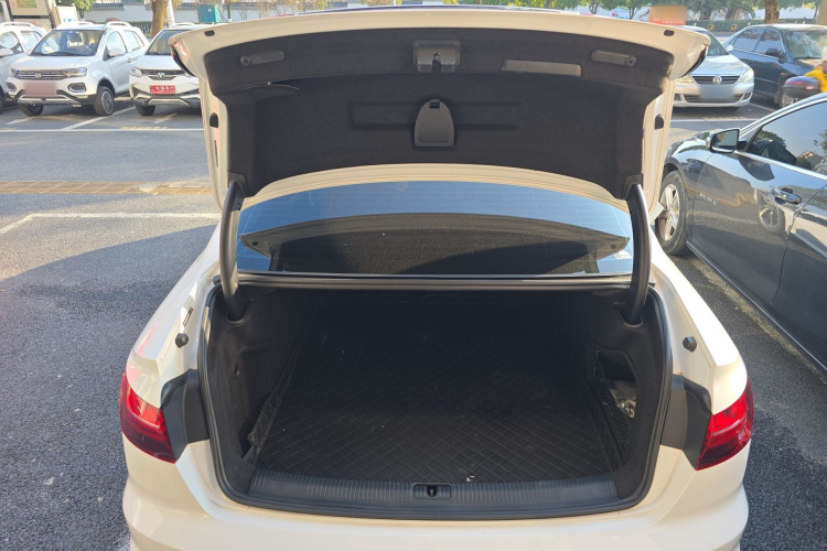 Audi A4L 2023 car image #19