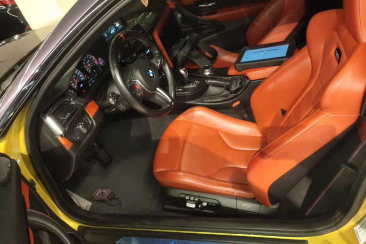 BMW M4 2018 car image #19