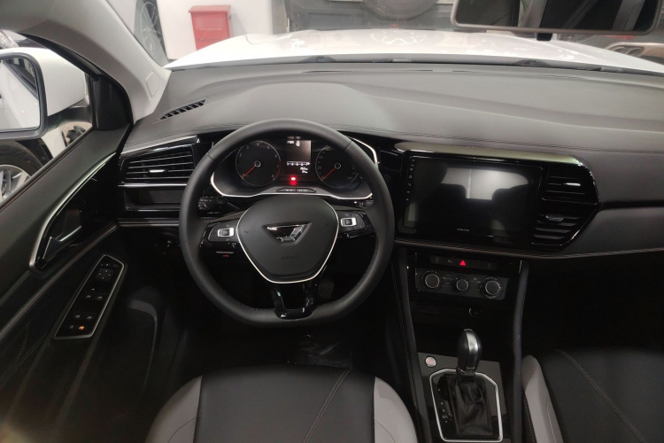 VS5 2025 car image #19