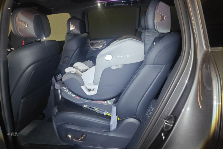 Lynk & Co 900 2025 car image #19