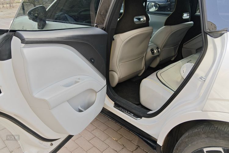 Avatr 11 2023 car image #19