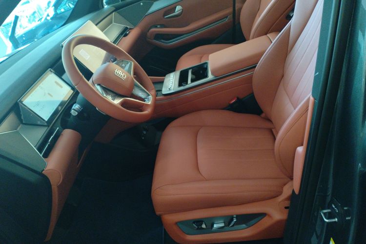 BYD Tang L 2025 immagine di auto #19