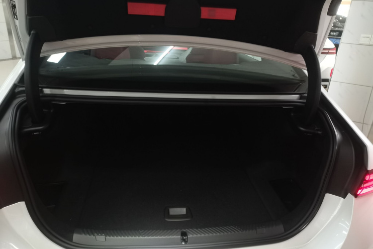 BMW i5 2025 car image #19