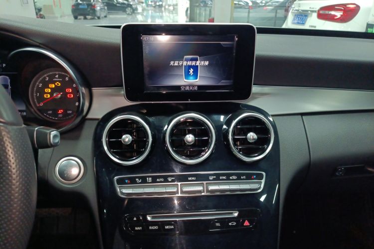 Mercedes-Benz C Class 2018 car image #19