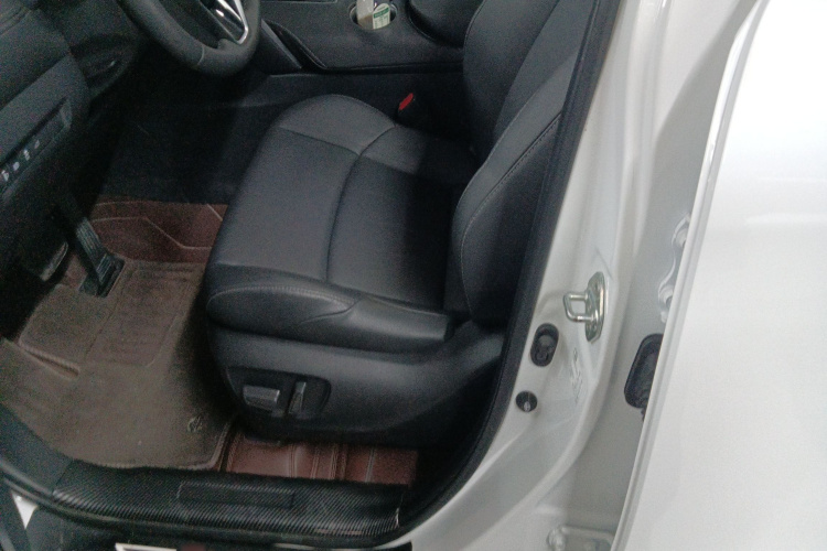 Toyota Venza 2023 صورة سيارة #19