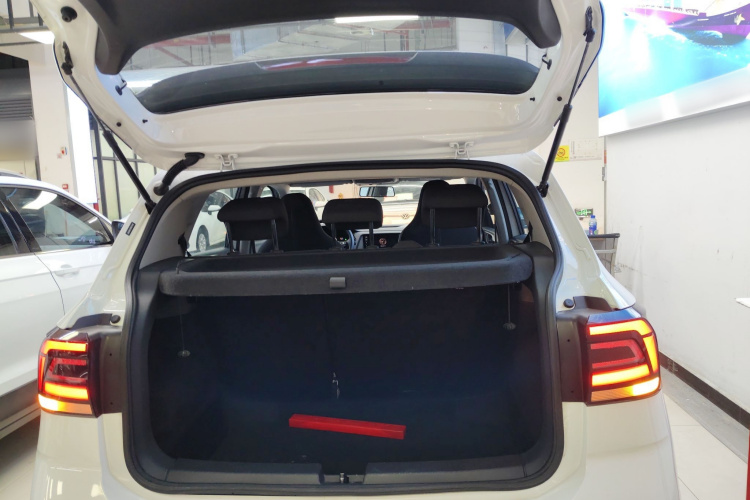 Volkswagen T-Cross 2023 #19 Volkswagen T-Cross 2023 car image #19