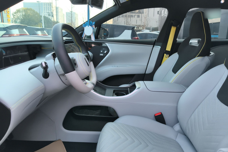 Avatr 11 2024 car image #19