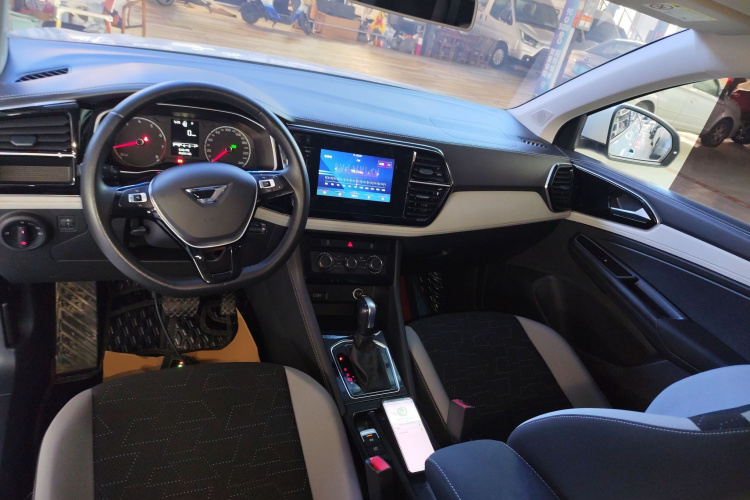 VS5 2023 car image #19